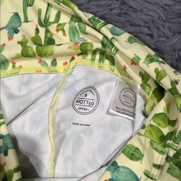 Mott50 swim and activewear set - Picture 5 of 5